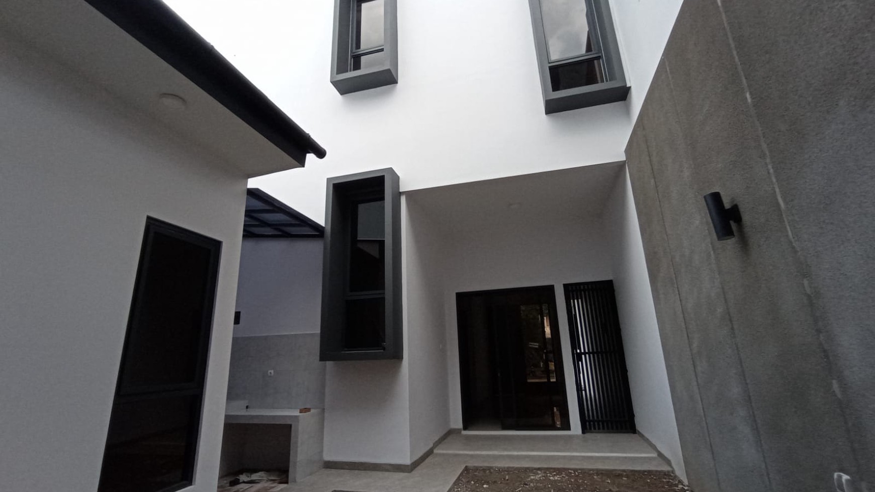 Dijual Rumah Baru Lux Kota Wisata Cluster Madrid