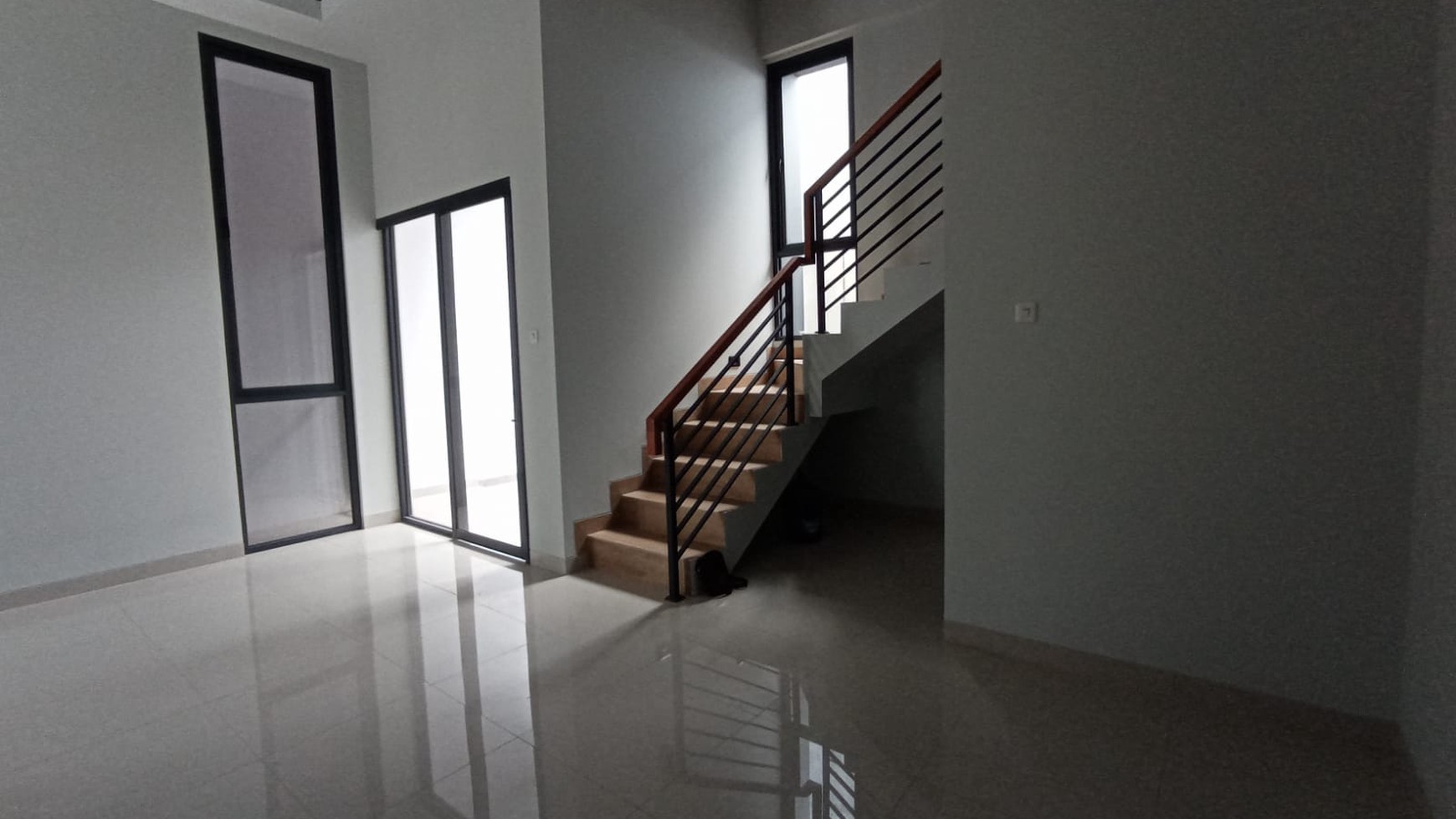 Dijual Rumah Baru Lux Kota Wisata Cluster Madrid