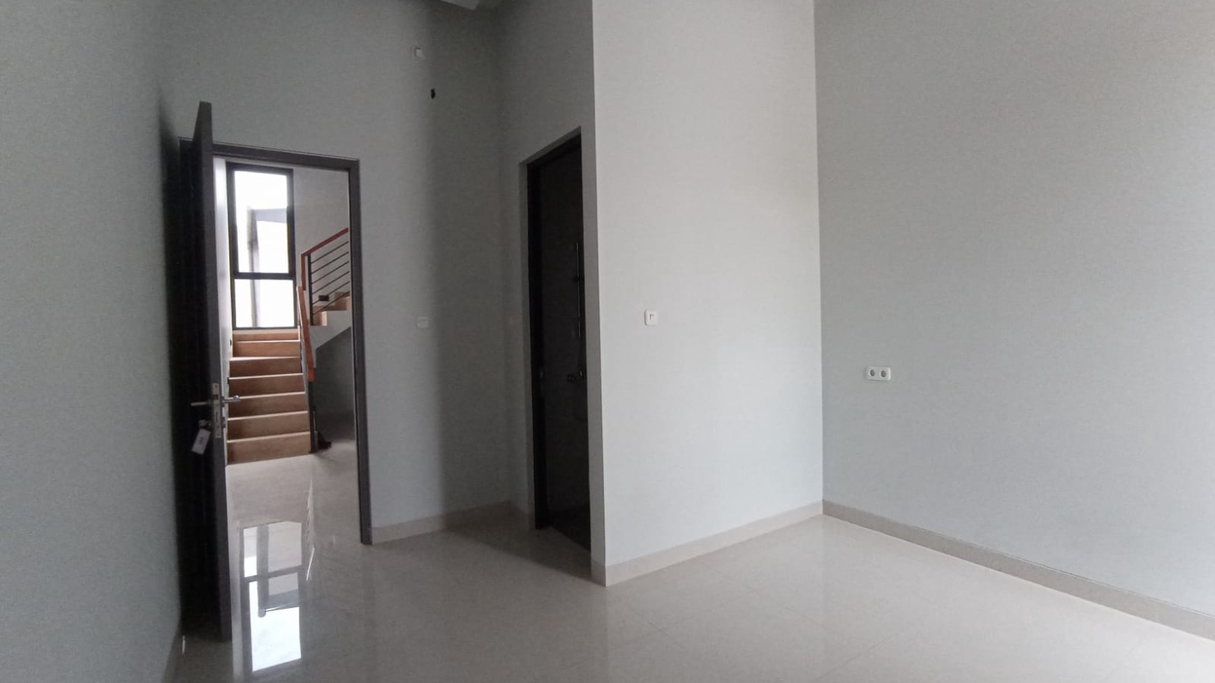 Dijual Rumah Baru Lux Kota Wisata Cluster Madrid