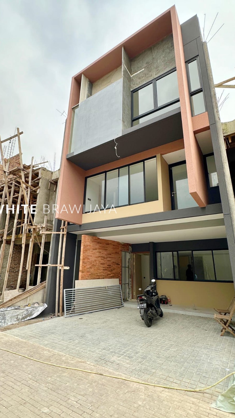 Brand New Townhouse Simatupang Lokasi Strategis