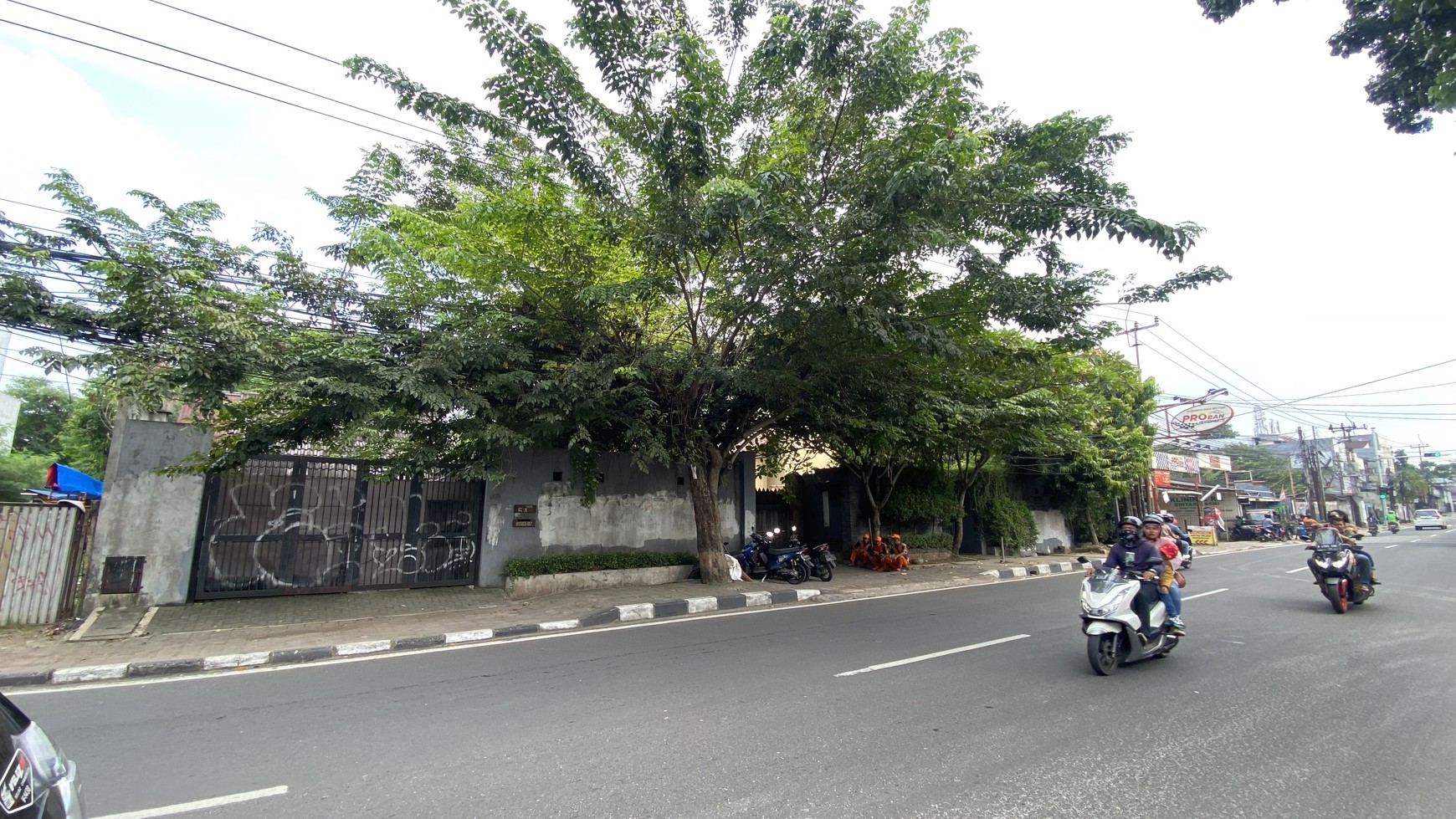 Rumah hitung tanah di lokasi sangat strategis di Veteran raya, Jakarta selatan