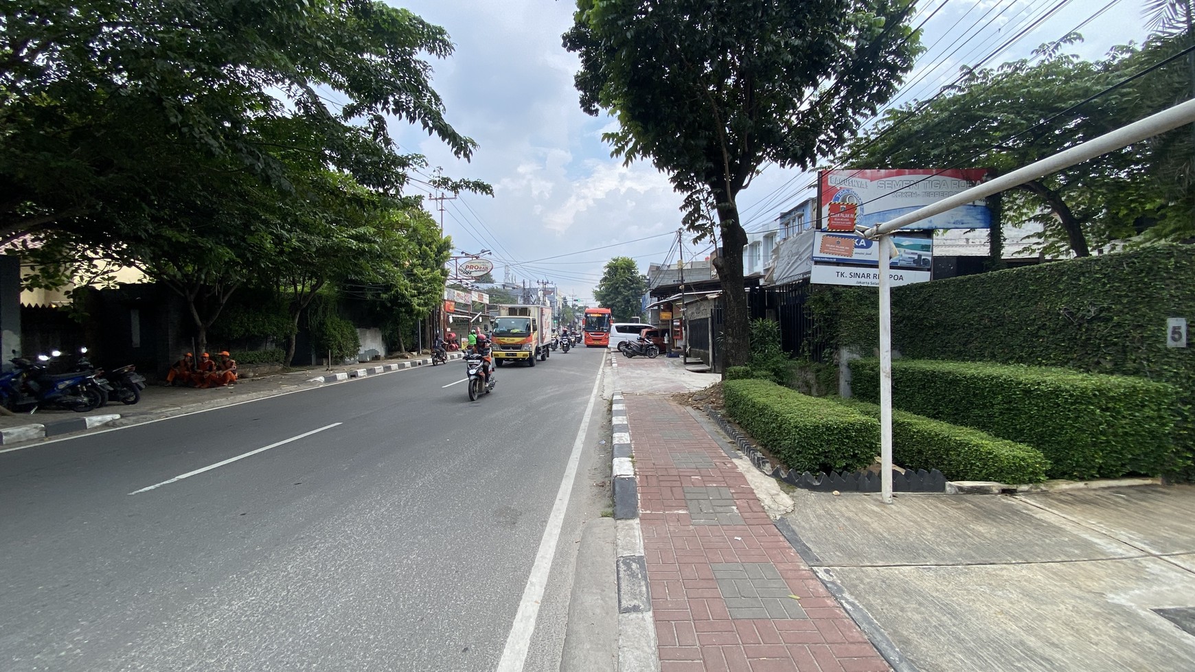 Rumah hitung tanah di lokasi sangat strategis di Veteran raya, Jakarta selatan