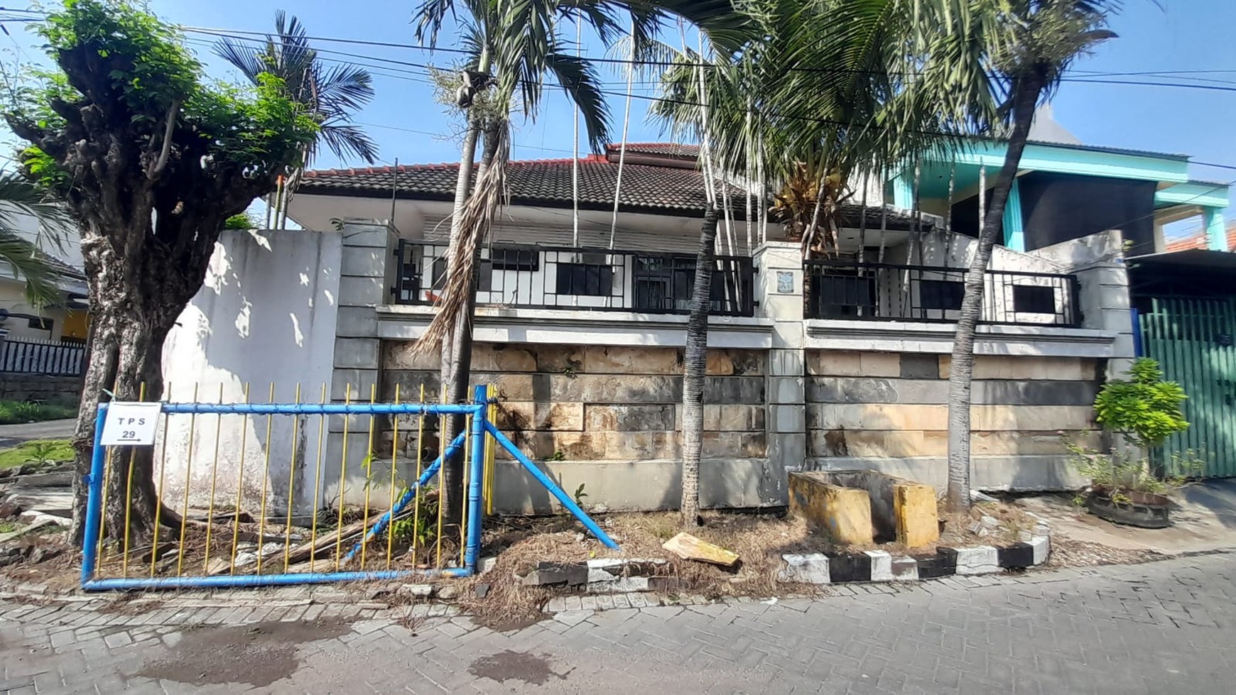 Rumah Hook Luas Darmo Permai Selatan Row Jalan Besar