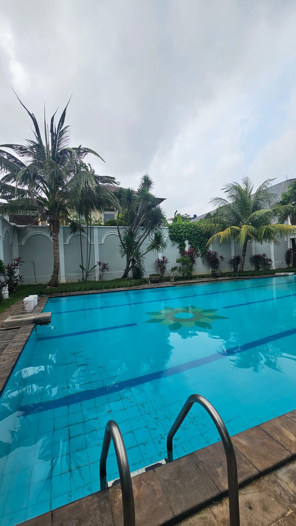 Dijual Kavling terdapat Bangunan 5 Rumah dan 1 Bangunan Gym @Kebon Jeruk