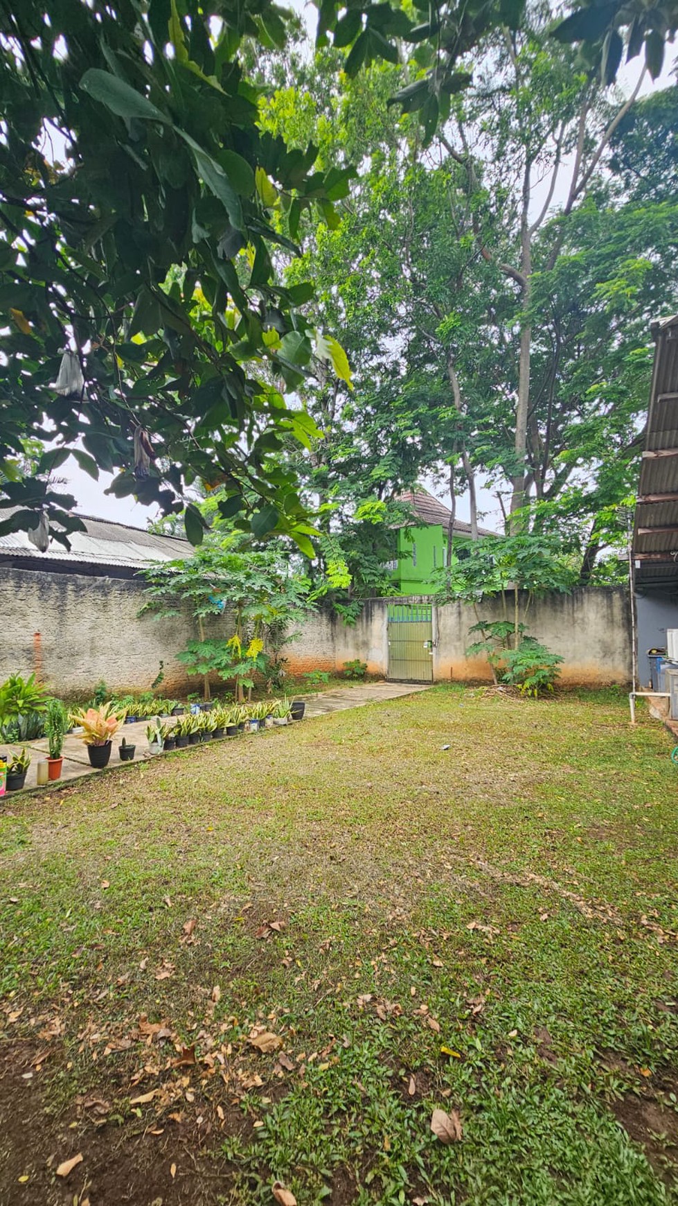 Dijual Kavling terdapat Bangunan 5 Rumah dan 1 Bangunan Gym @Kebon Jeruk