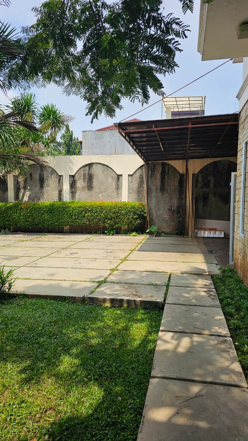 Dijual Kavling terdapat Bangunan 5 Rumah dan 1 Bangunan Gym @Kebon Jeruk