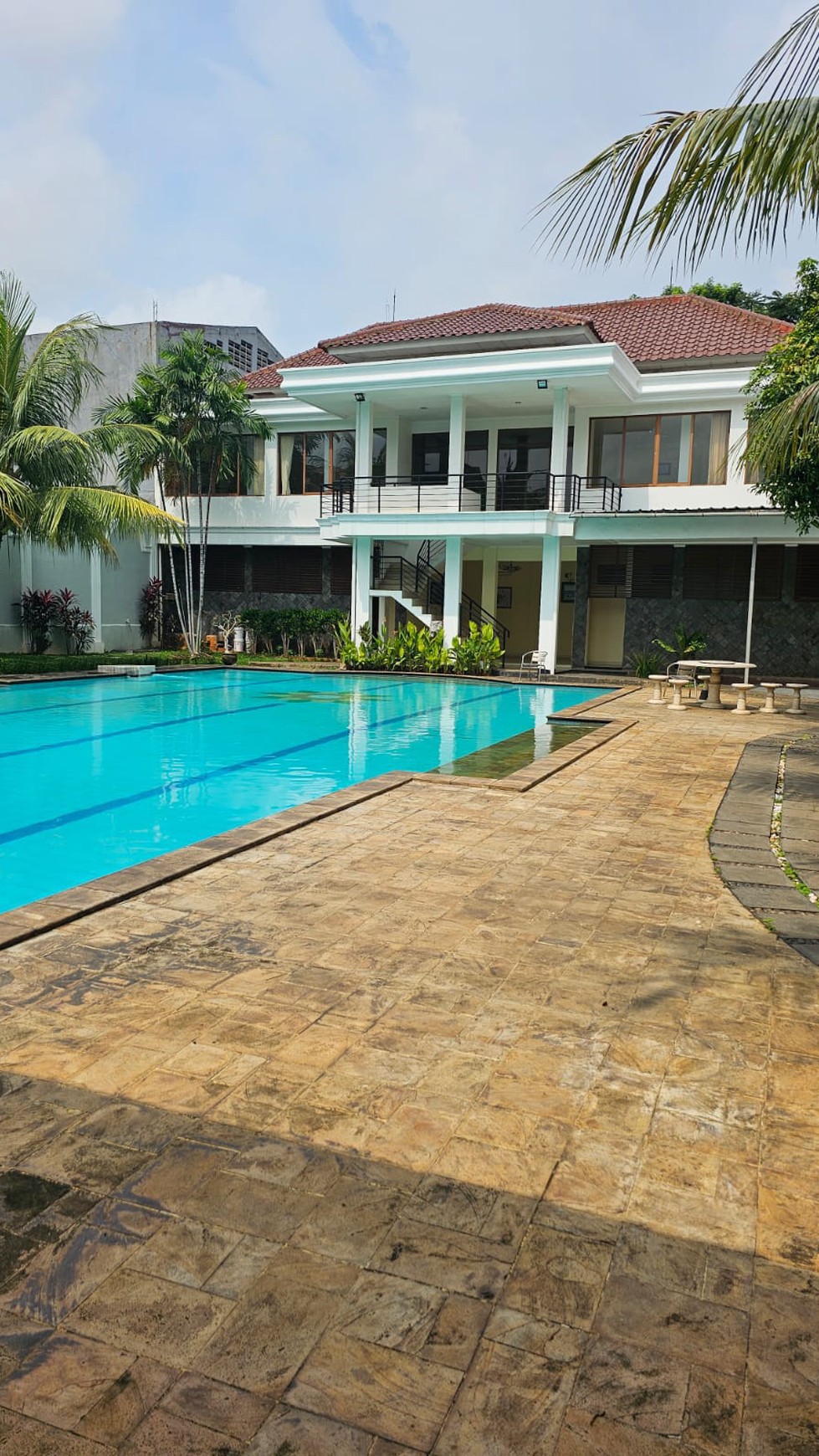 Dijual Kavling terdapat Bangunan 5 Rumah dan 1 Bangunan Gym @Kebon Jeruk