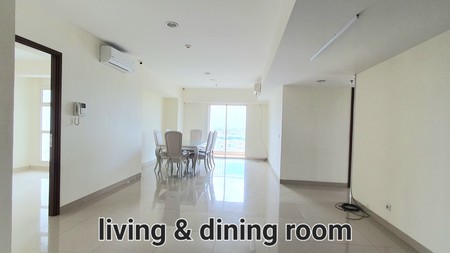 Apartemen Sherwood tower Richmond lantai tinggi, Kelapa Gading. Nyaman, lega dan lapang di 145 m², dengan akses servis terpisah. Rapih, bersih, semi furnished, siap huni. 