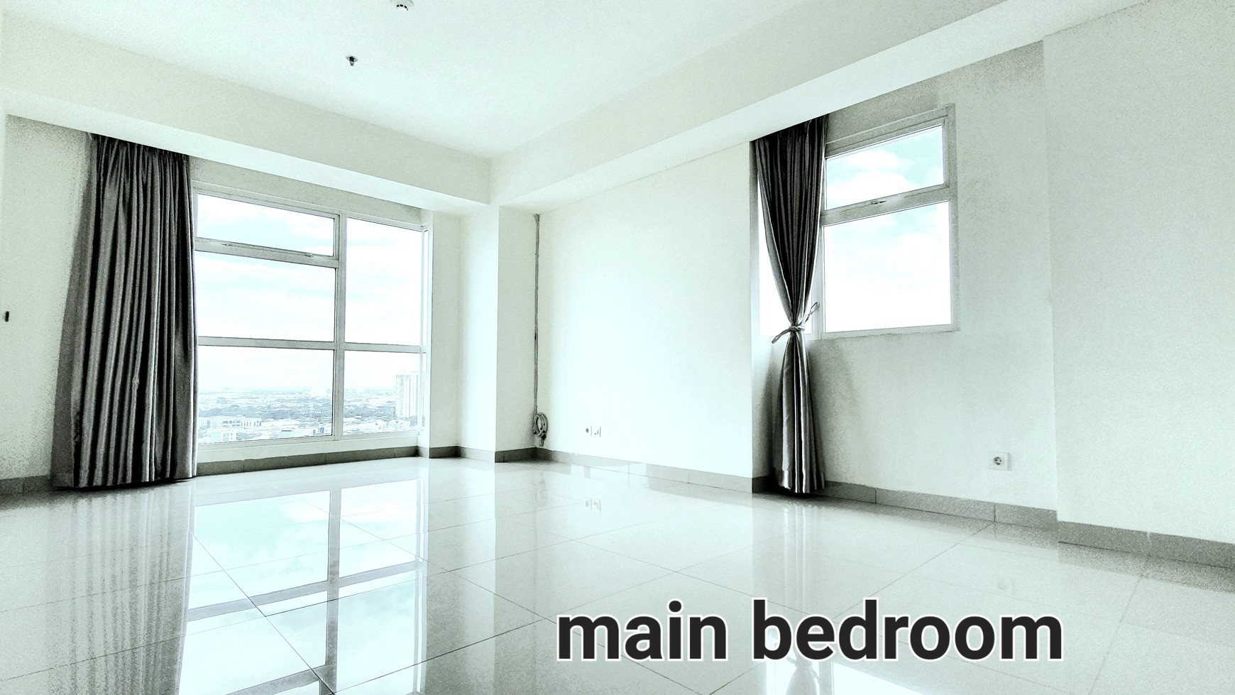 Apartemen Sherwood tower Richmond lantai tinggi, Kelapa Gading. Nyaman, lega dan lapang di 145 m², dengan akses servis terpisah. Rapih, bersih, semi furnished, siap huni. 