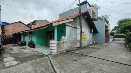 Rumah di Jatiwaringin, 300 m2, selangkah ke Gerbang Tol  Jatiwaringin dan Bandara Halim Perdana Kusuma