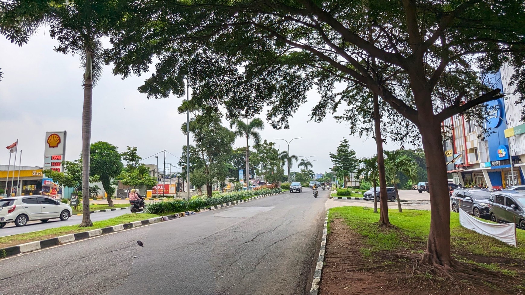 Ruko Courtyard merupakan salah satu ruko terbaik di pusat hunian Galuh Mas