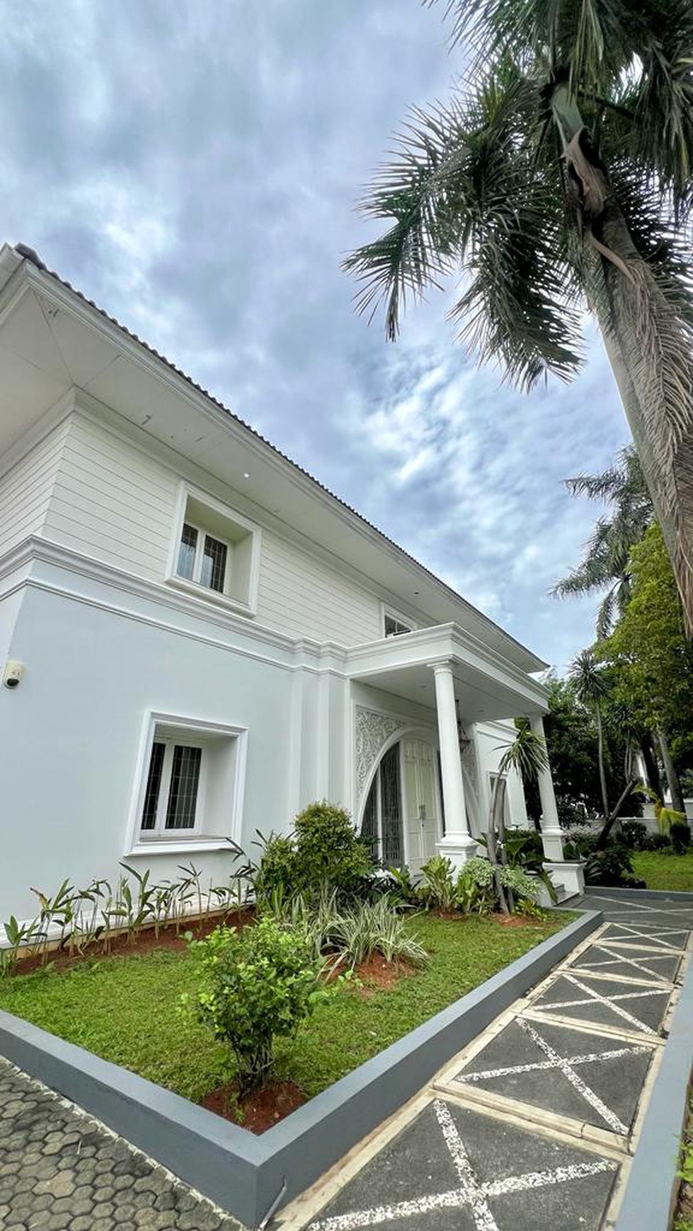 Dijual Luxury House Siap Huni Lokasi Premium di Pondok Indah