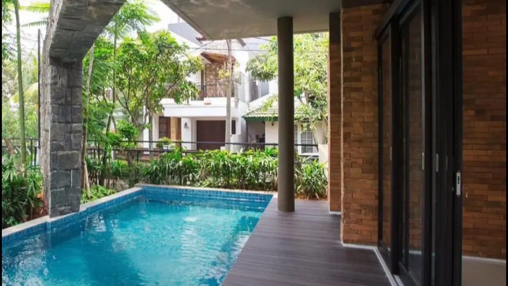 Rumah Mewah, Cantik dengan Swimming Pool di Bintaro Sektor 9
