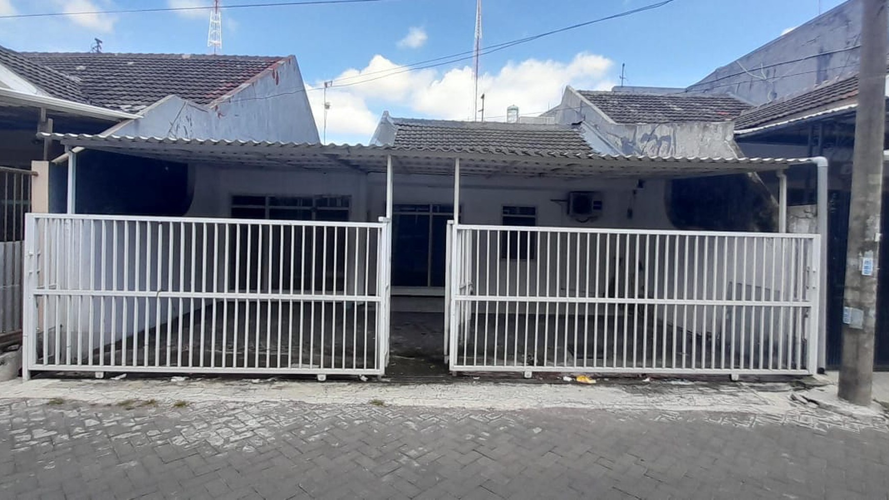 Rumah Dijual Jalan Simpang Darmo Permai Selatan Surabaya 1,5 Lantai