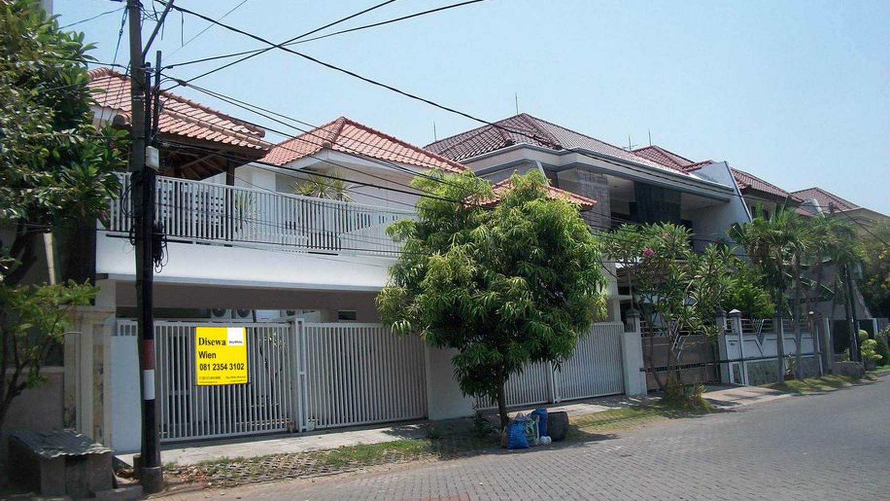 Rumah di Galaxy Bumi Permai (ARAYA) Surabaya Timur, 2 Lantai, Full Furnished, Siap Huni !!!