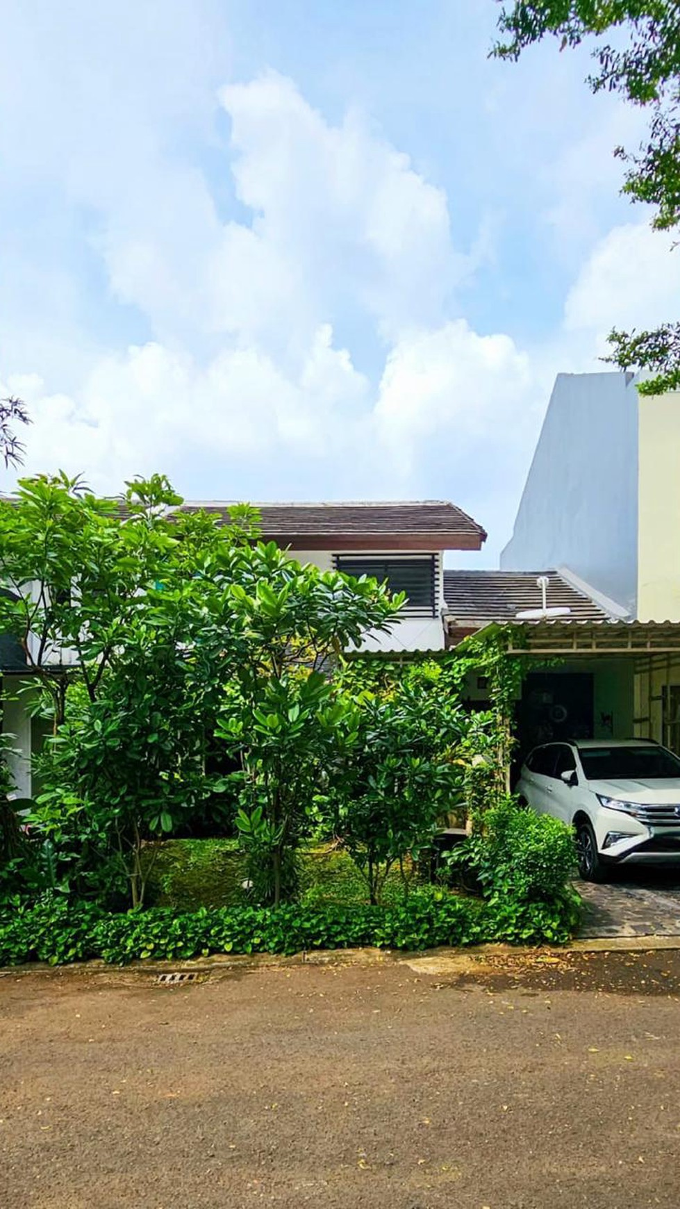 Rumah Cantik Siap Huni dengan Lingkungan Asri dan Hunian Nyaman @Bintaro Sektor 9