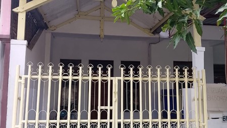 DISEWAKAN RUMAH DUKUH KUPANG TIMUR TENGAH KOTA SURABAYA 