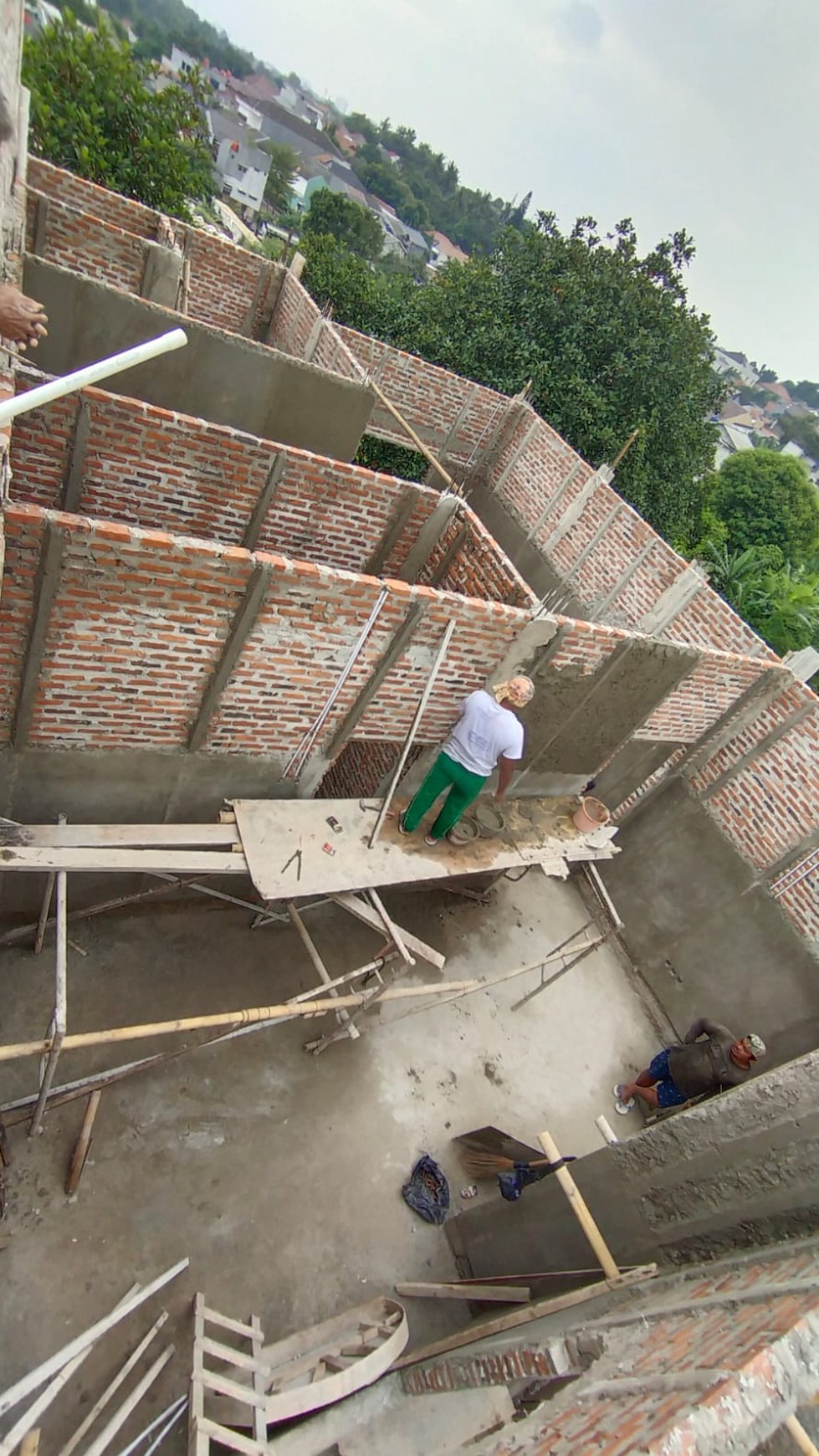 Rumah lingkungan Tenang On Progress Area Ciganjur