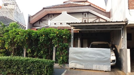 Rumah 2 lantai siap huni, lokasi strategis di Bintaro.