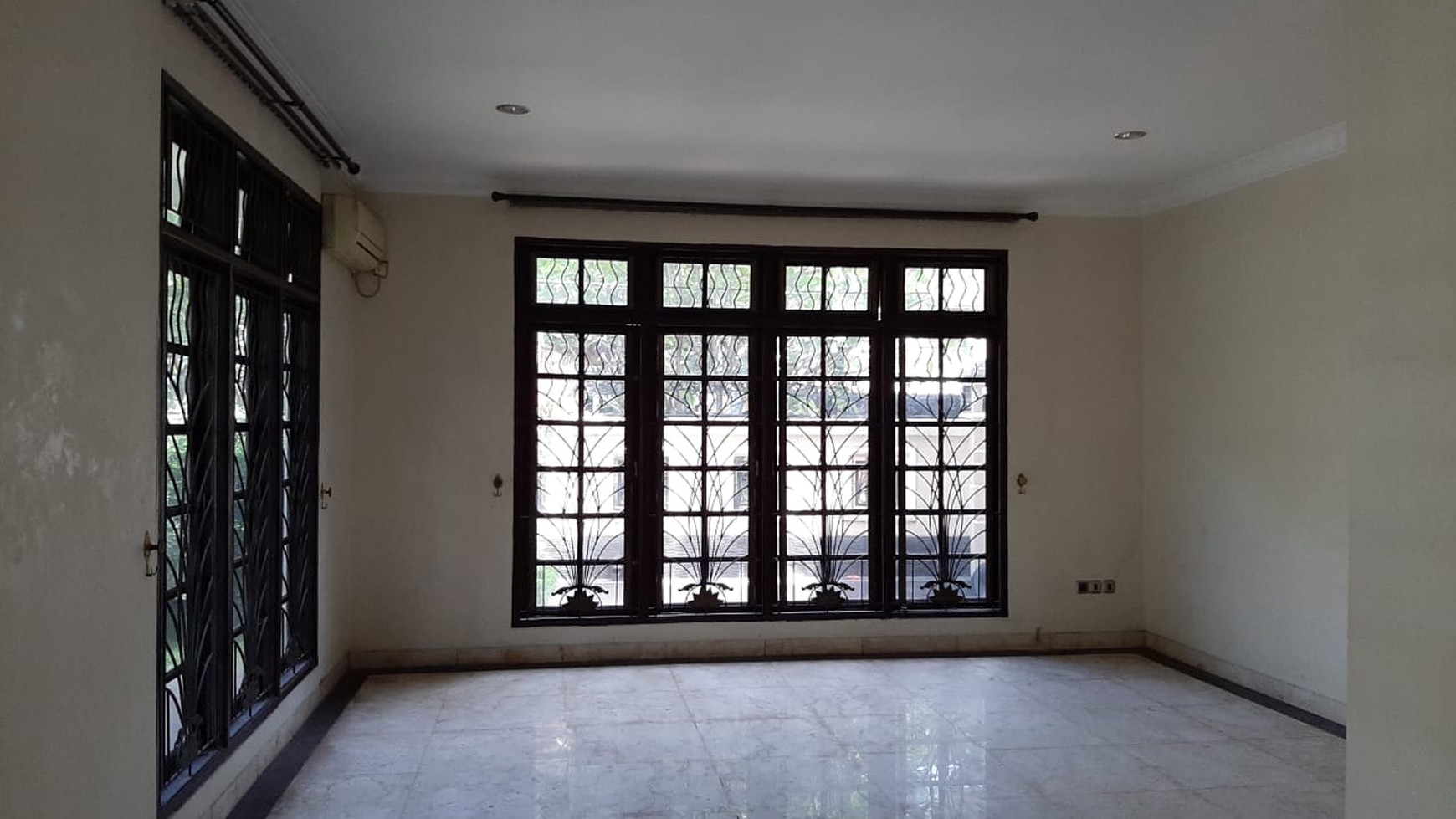 Rumah Asri Bagus Hot Sale di Pondok Indah Jakarta Selatan