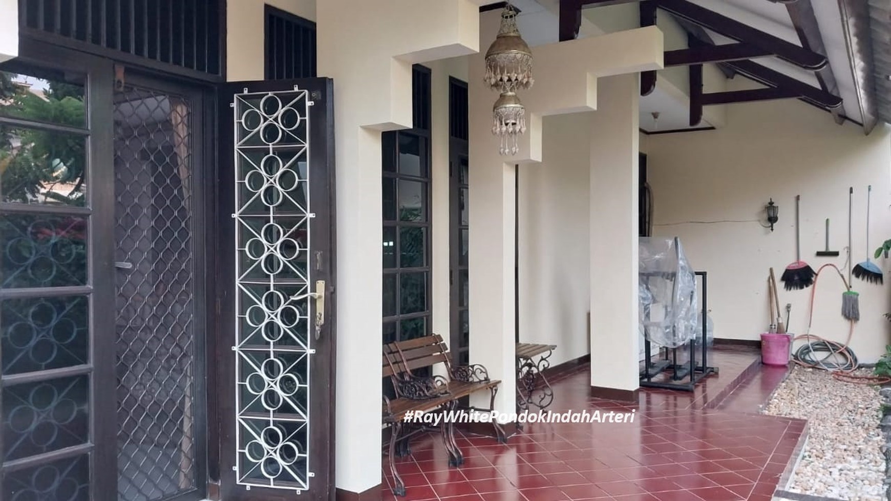 Rumah asri dan nyaman Di Pondok Indah Indah Jakarta Selatan.