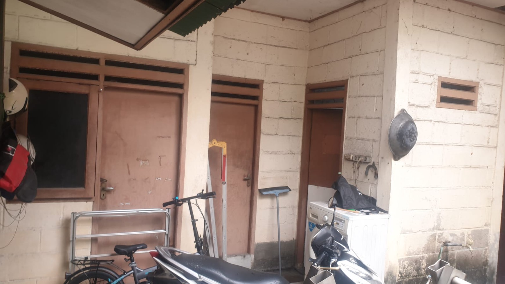 Dijual Rumah Lokasi Strategis di Pinggir Jalan Raya @Matraman