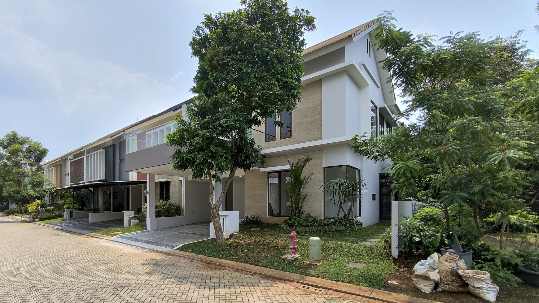 Hotsale Brand New Rumah Mewah Modern Lokasi di Discovery