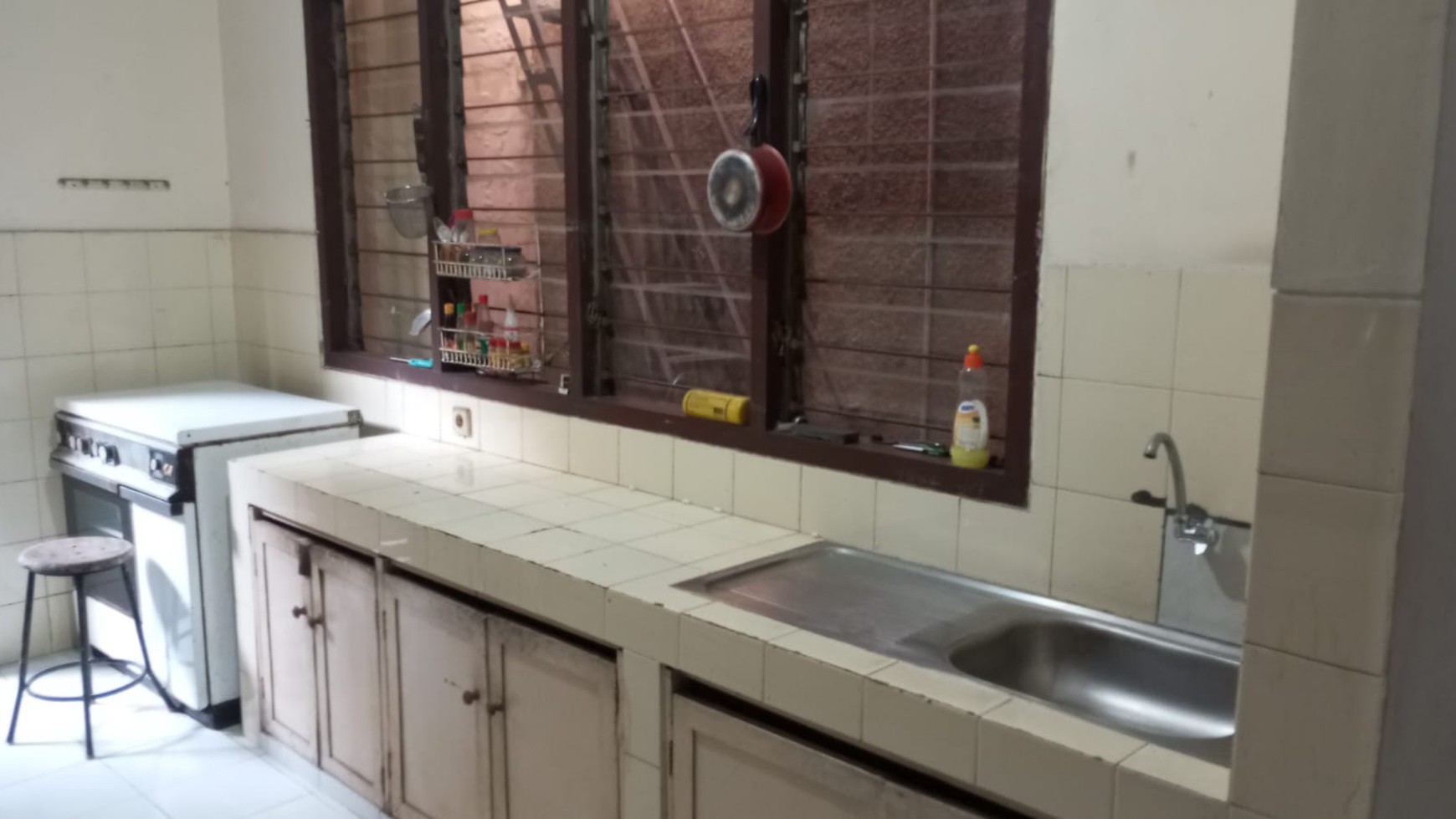 Dijual Rumah Nyaman di daerah asri di Selatan Jakarta  5 menit ke MRT Lebak Bulus 