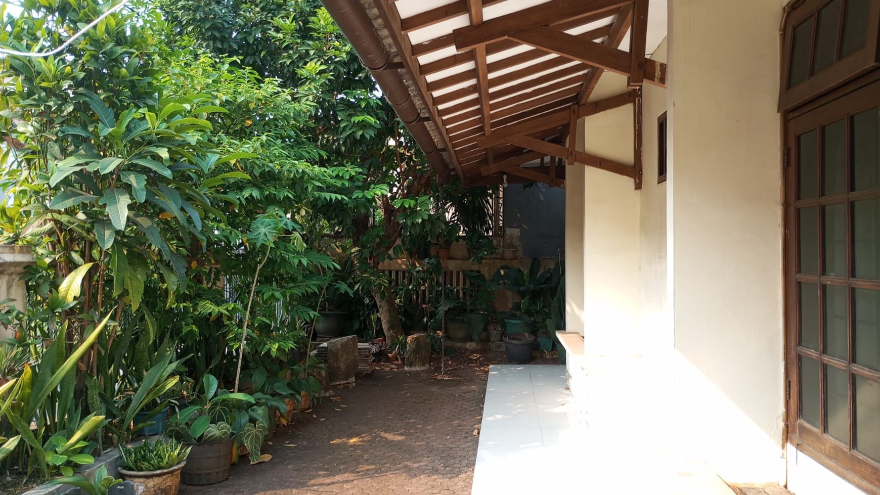 Dijual Rumah Nyaman di daerah asri di Selatan Jakarta  5 menit ke MRT Lebak Bulus 