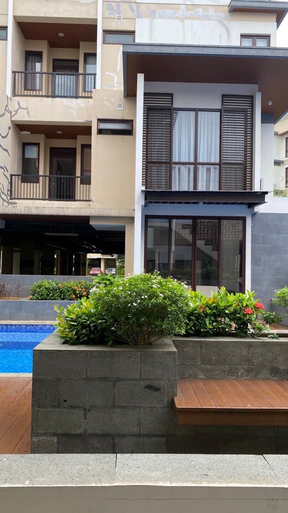 Dijual Low Rise apartemen Asatti tower Carnelian, Vanya Park BSD di lantai 1 view Pool / Kolam Renang