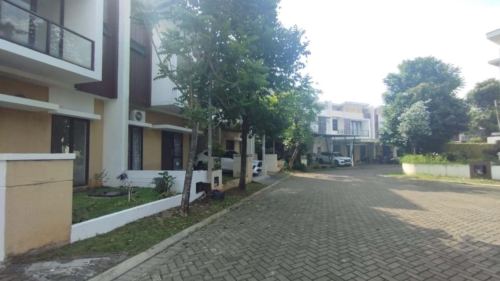 Disewa Rumah Minimalis 2 Lantai Laverde Lunaire Serpong BSD, Depan Taman