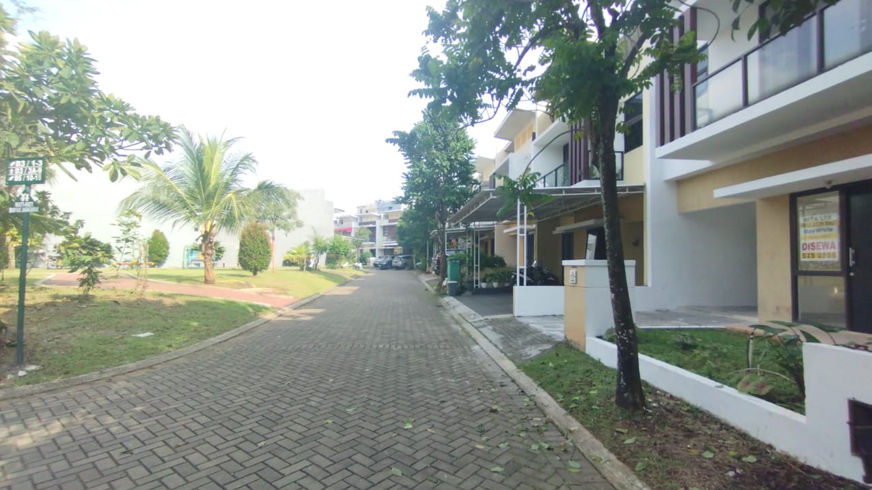 Disewa Rumah Minimalis 2 Lantai Laverde Lunaire Serpong BSD, Depan Taman