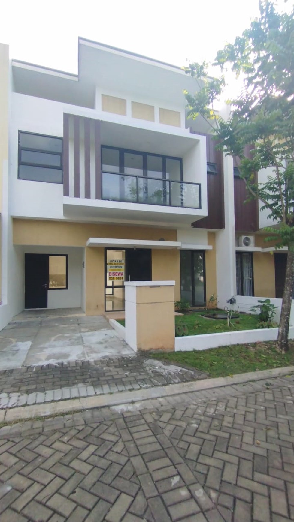 Disewa Rumah Minimalis 2 Lantai Laverde Lunaire Serpong BSD, Depan Taman