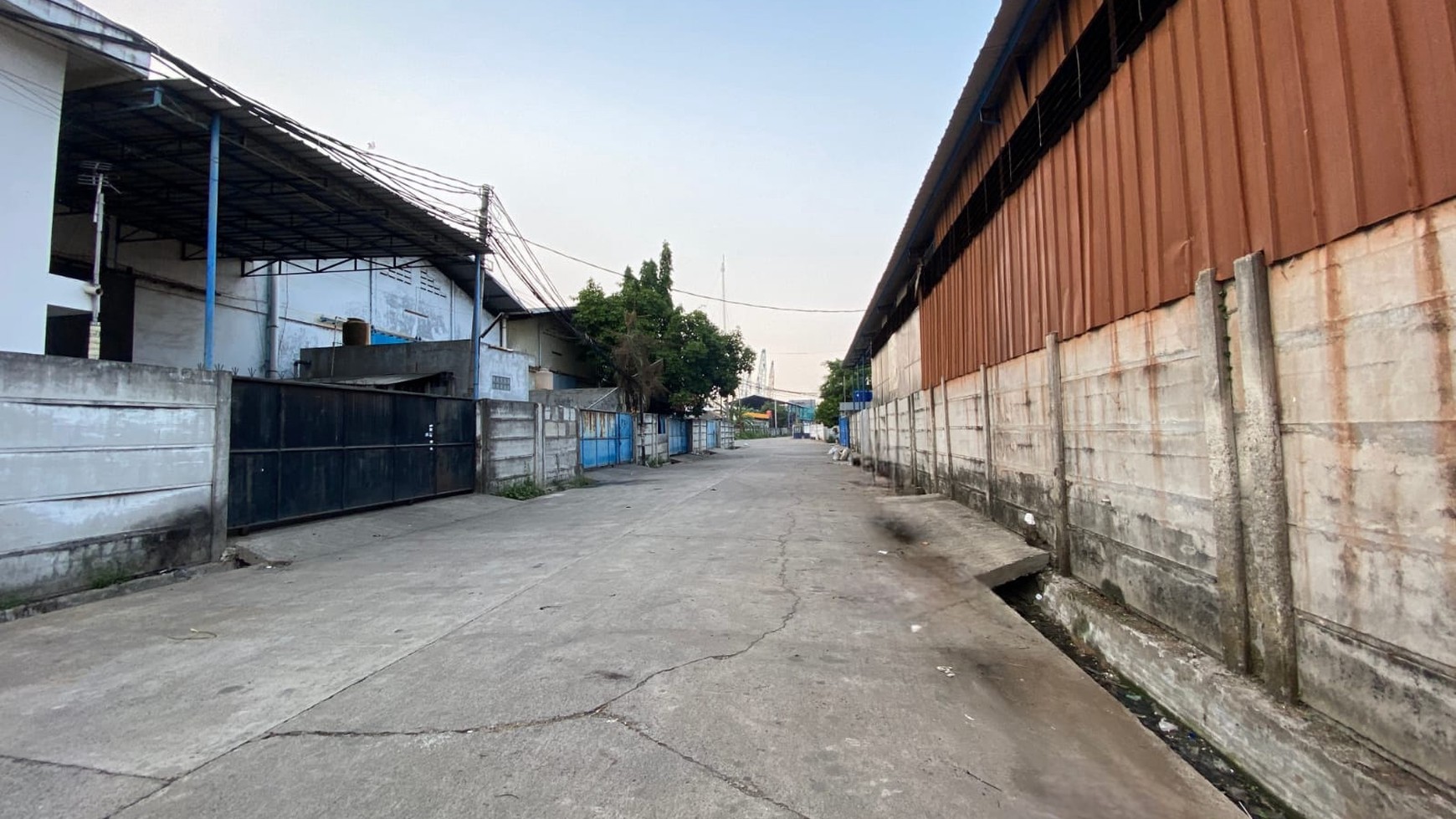 Gudang Kamal Indah. Lokasi strategis & siap pakai. Dekat kawasan industri.