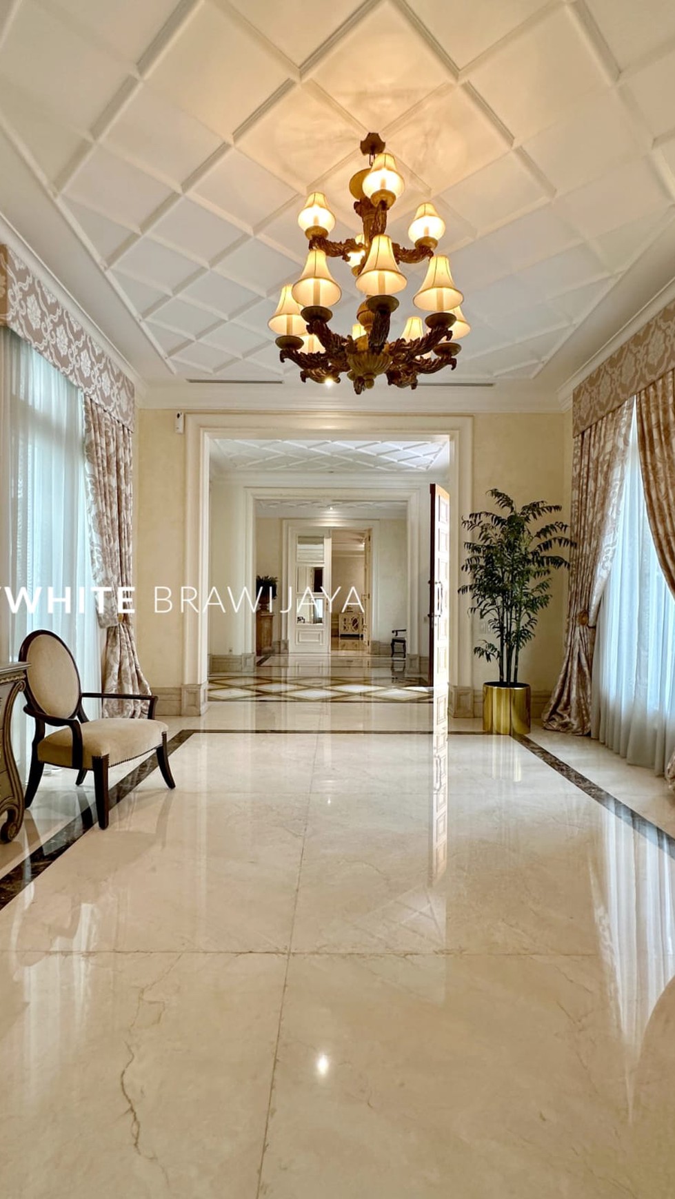 American Classic White House Design Furnished Area Cipete