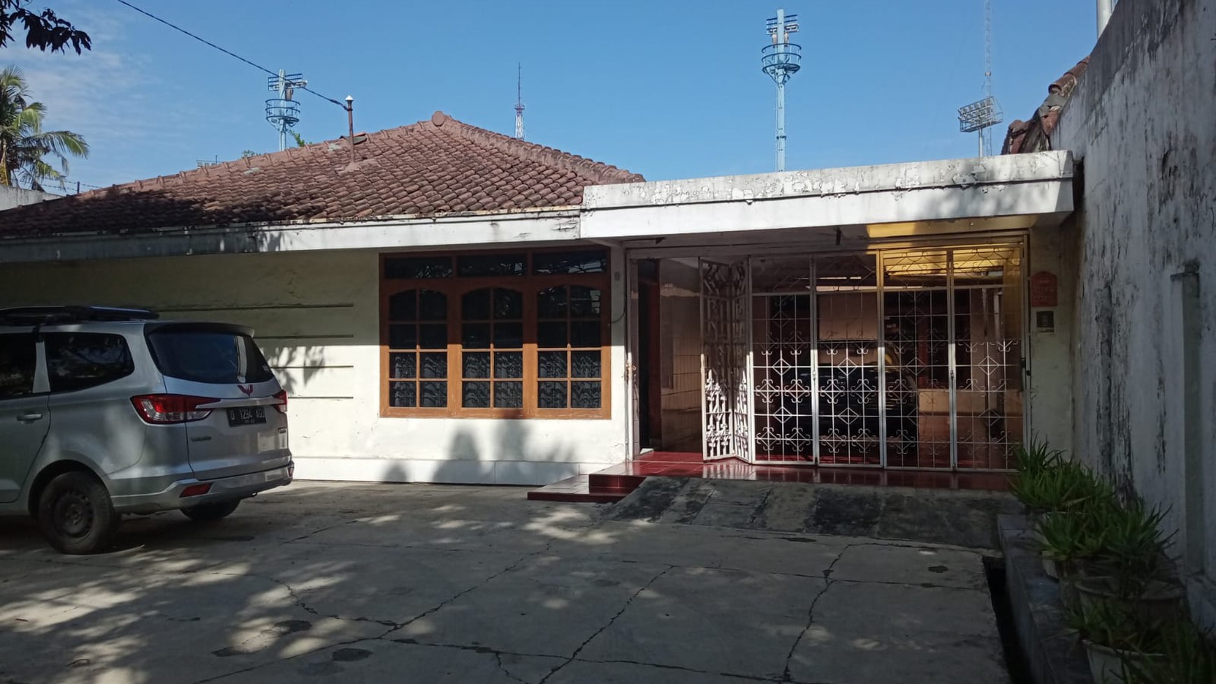 Rumah Bagus Semi Furnished di jalan Laswi, Bandung