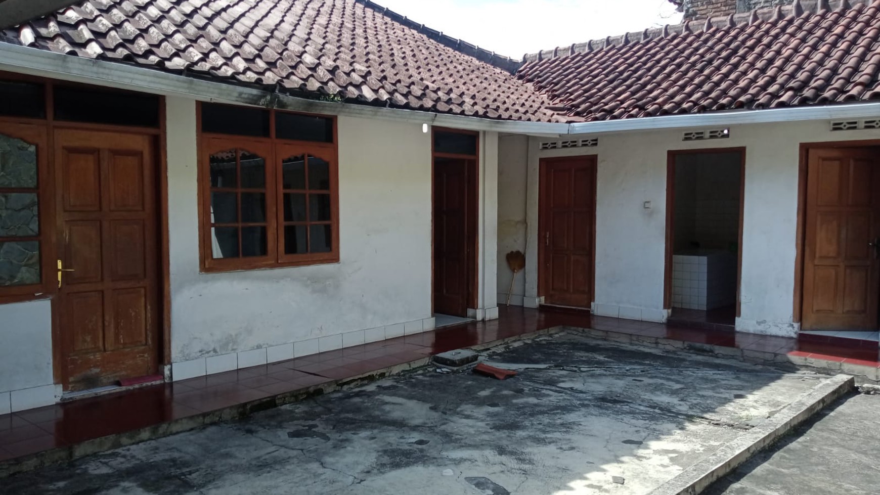 Rumah Bagus Semi Furnished di jalan Laswi, Bandung