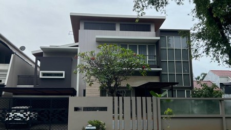 Dijual Rumah mewah dan cantik di BPR Lippo Karawaci Tangerang