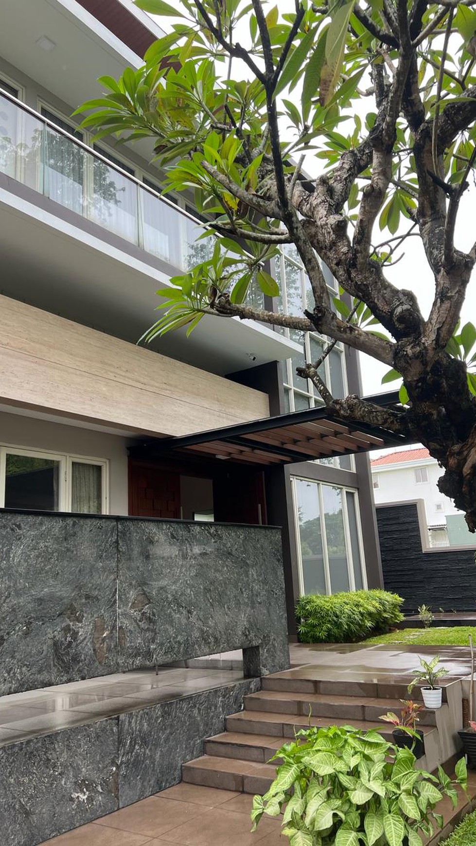 Dijual Rumah mewah dan cantik di BPR Lippo Karawaci Tangerang