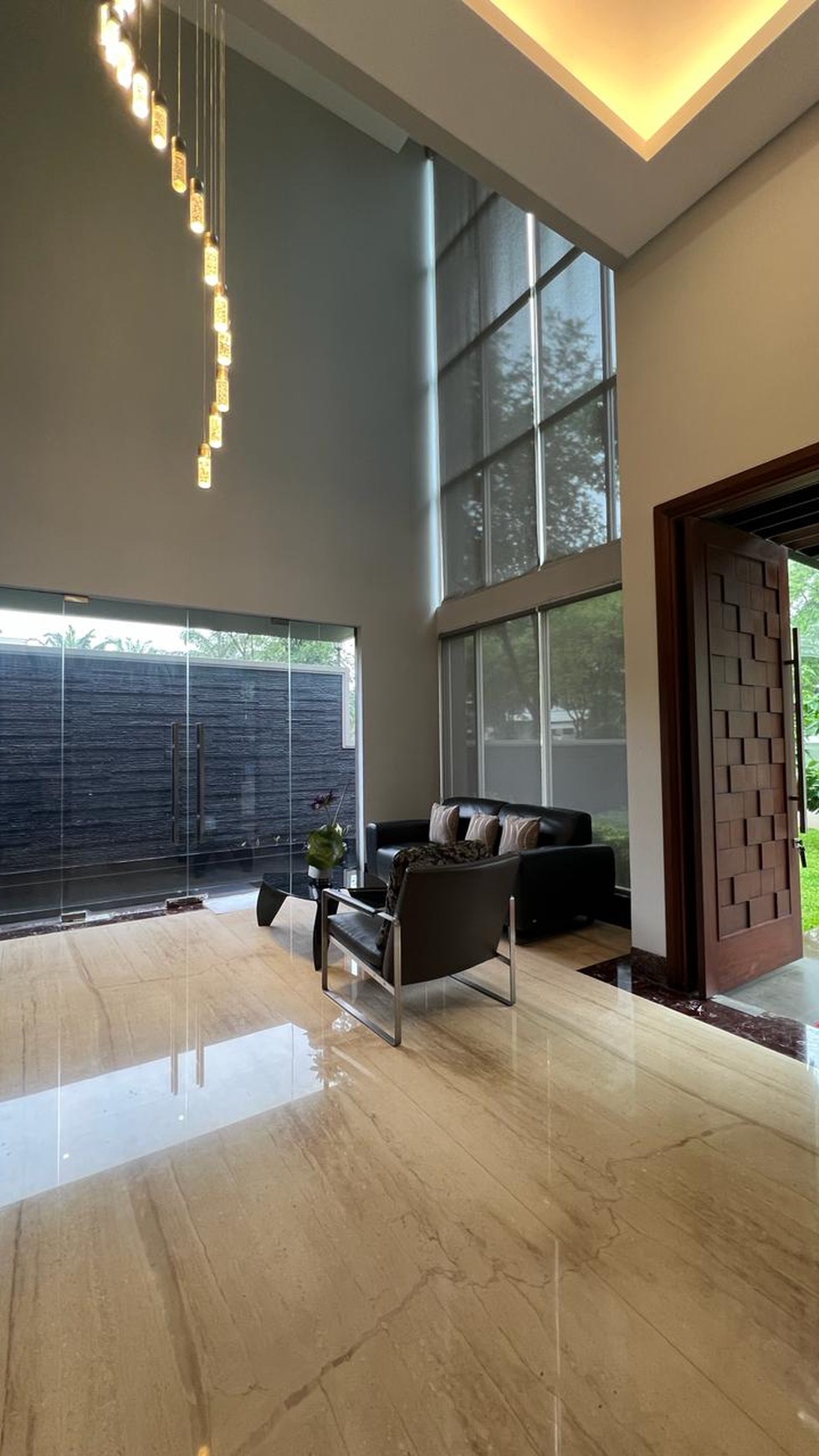 Dijual Rumah mewah dan cantik di BPR Lippo Karawaci Tangerang