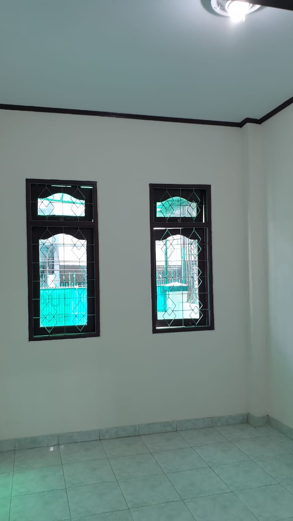 Dijual rumah di Teluk gong