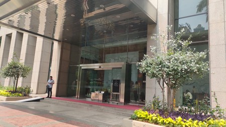 Ritel Ruang Kantor Menara Thamrin  Jakarta Pusat,  luas 36 m2, cocok untuk coffee shop,  550 meter ke MRT  Bunderan HI