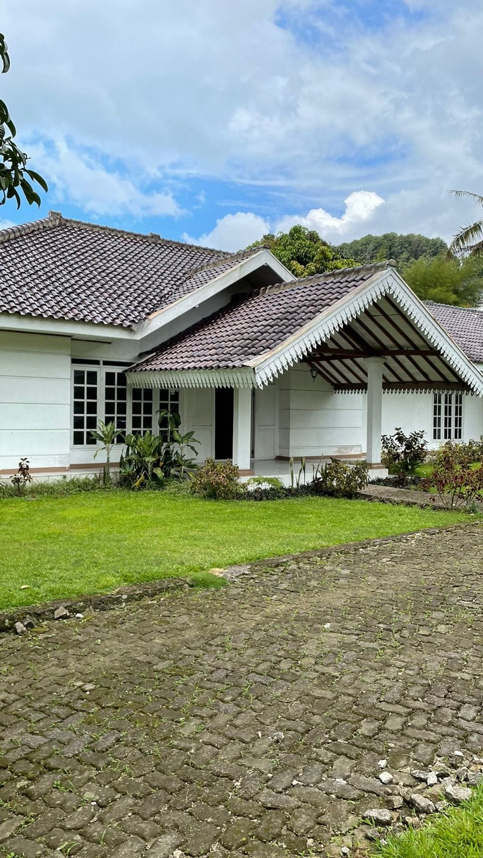 Villa dengan luas 1,5 hektar di gadog bogor, jawa barat