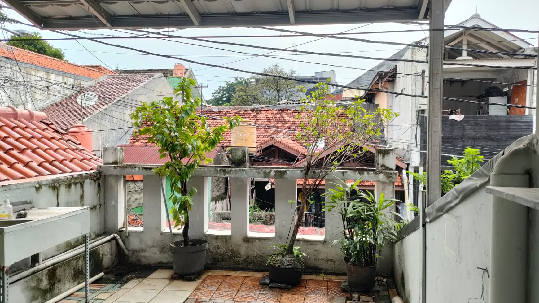 Rumah di Duren Tiga, 500 meter ke RS Asri,  5 menit ke  Mampang Prapatan Raya, 10 menit ke jl Raya Pasar Minggu