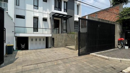 Rumah Bagus Siap Huni dan Asri di Jl Semarang, Menteng, Jakarta Pusat