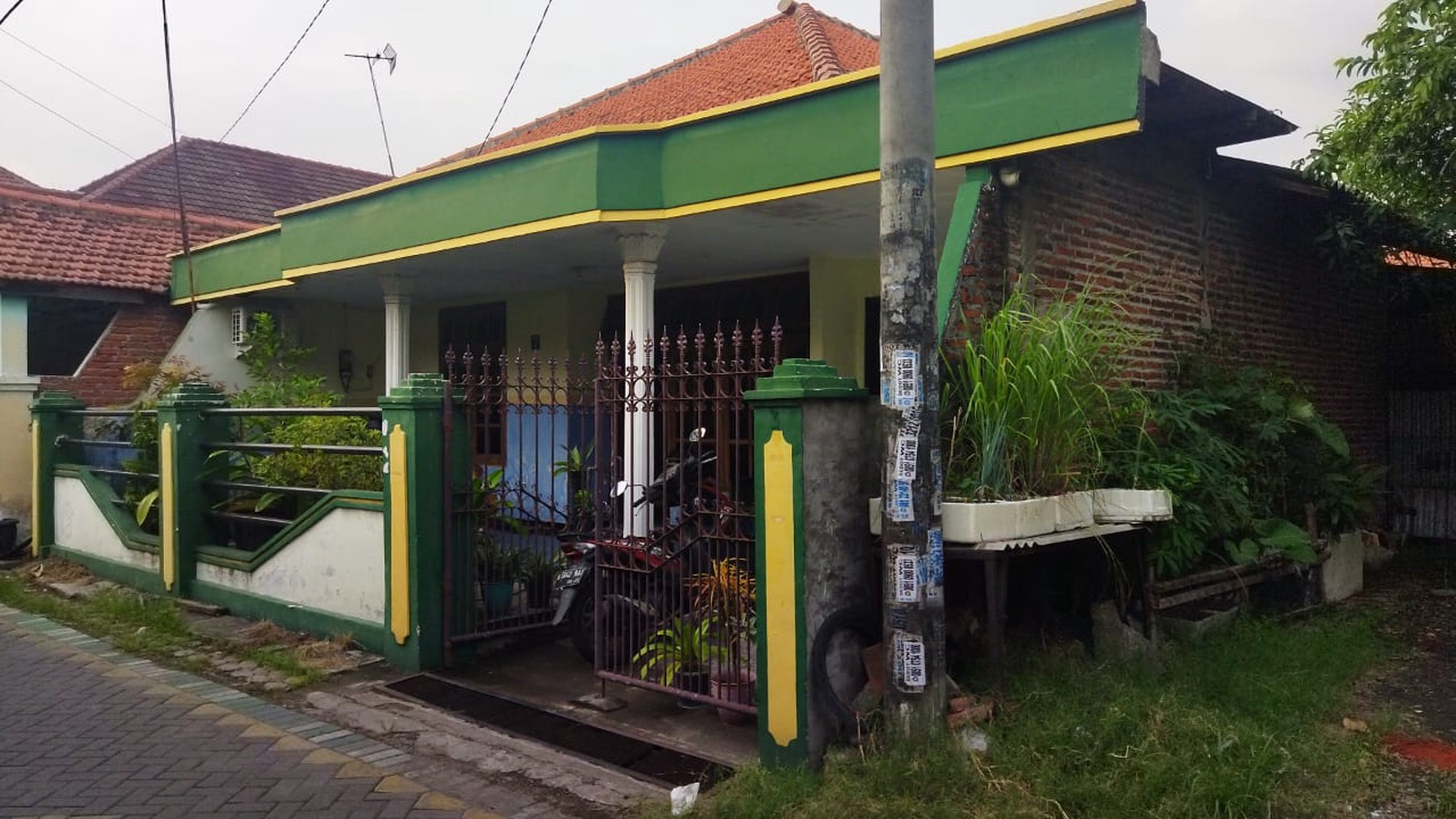 1667. Dijual Rumah di Jl Ratu Ayu , Wage Taman Sidoarjo