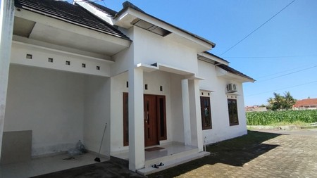 Tanah & Bangunan 3 Kamar Lokasi Kalitirto Berbah Sleman 