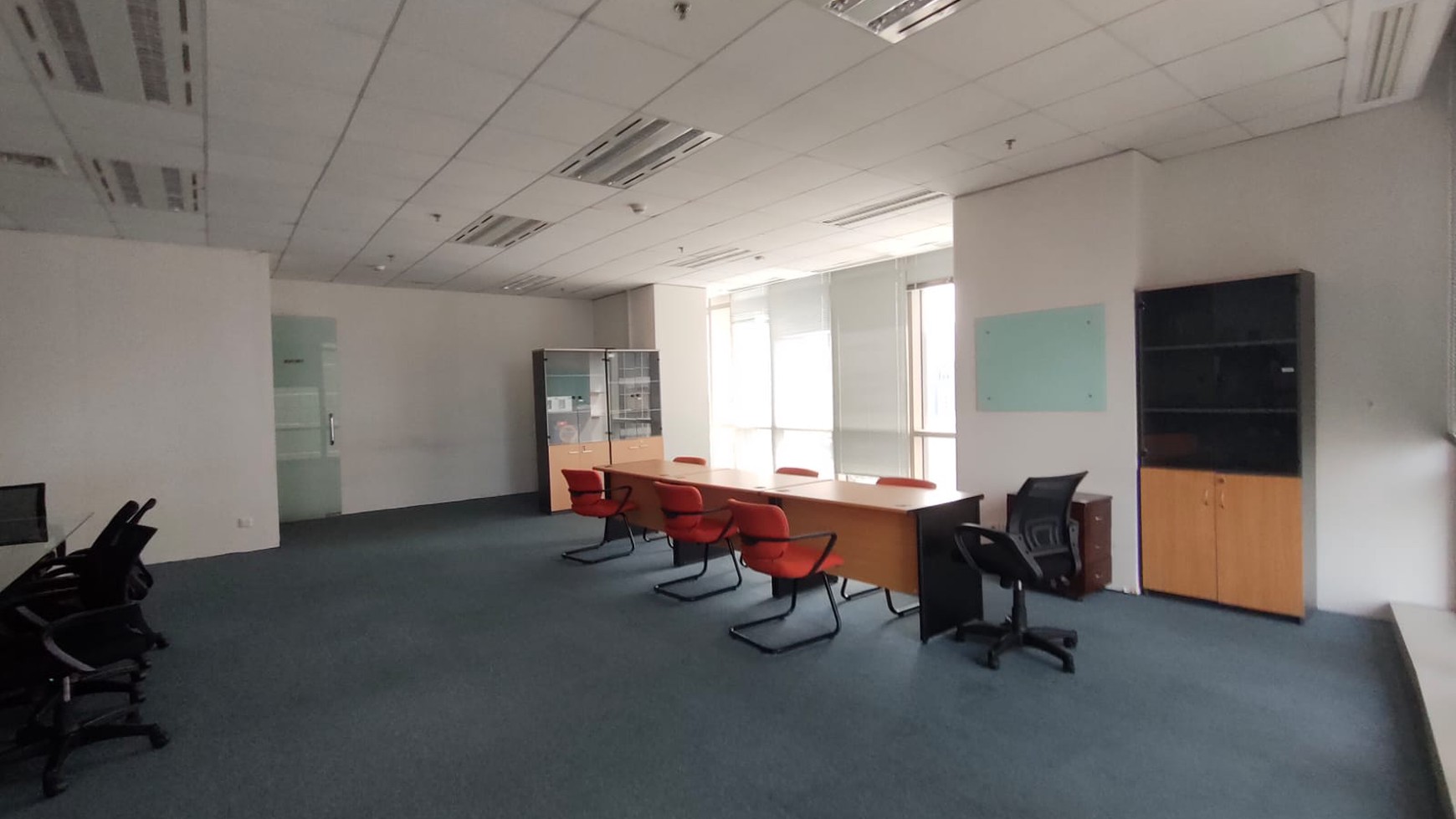 The Plaza Office Tower, direct access ke Mall Plaza Indoneisa,  luas :150m2, furnished,  selangkah ke MRT station