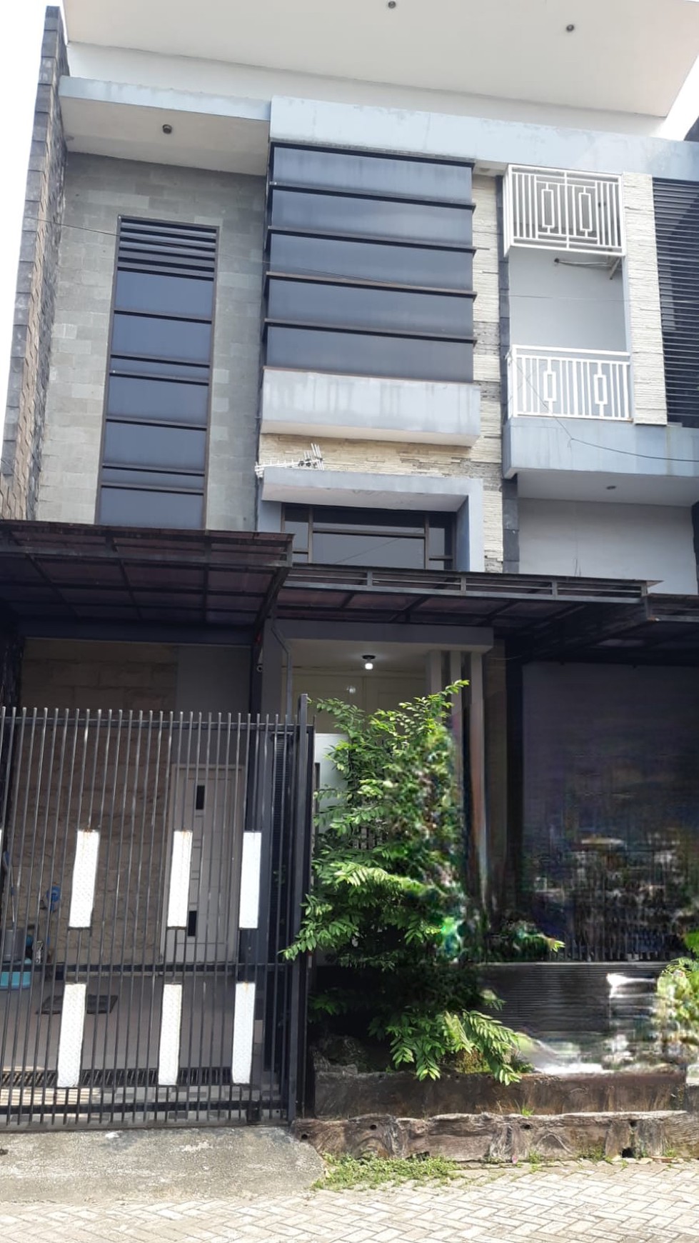 Dijual Rumah Pondok Mutiara Kota Sidoarjo SEMI Furnished - 4 Kamar Tidur Siap Huni STRATEGIS dekat Akses Jalan TOL