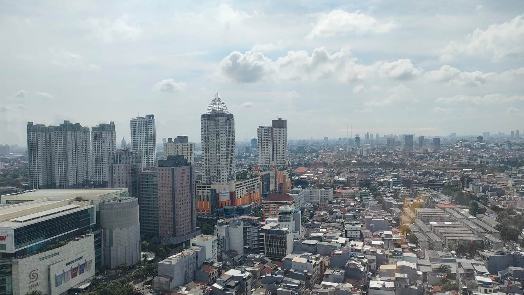 Perkantoran The Plaza Office Tower, hanya selangkah ke MRT station, luas : 200 m2, view ke Bundaran HI